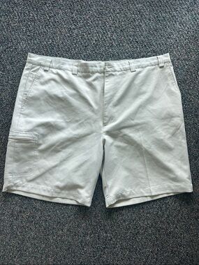 Roundtree & Yorke Light Khaki Cargo Shorts with Side Pocket